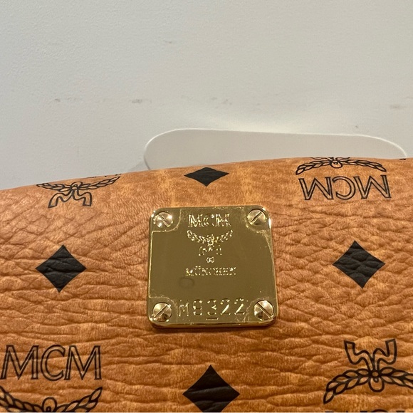 Backpack - Picture 12 of 13